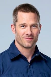 Luke Macfarlane profile